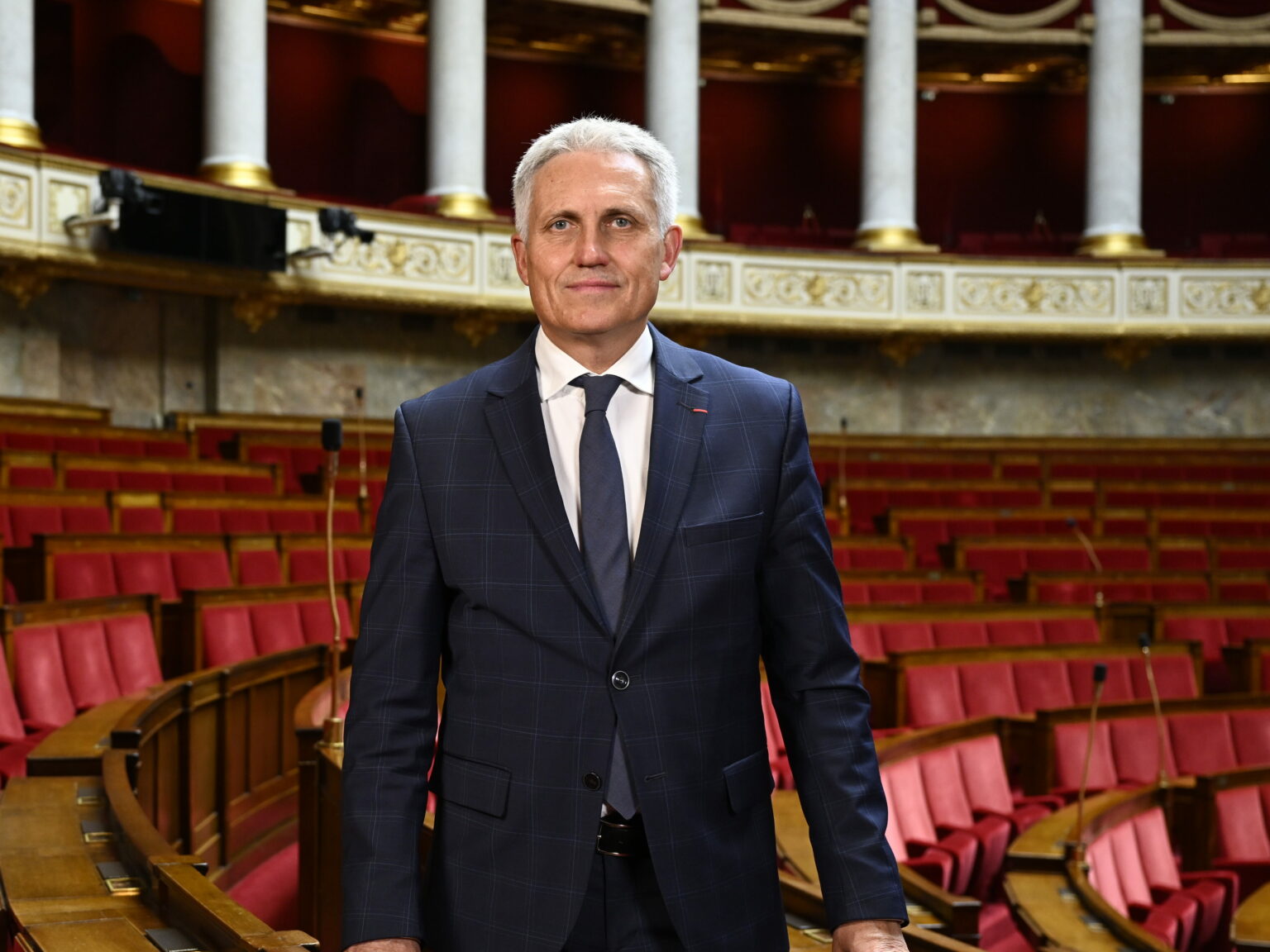 Joël Bruneau dans l’hémicycle de l’Assemblée nationale